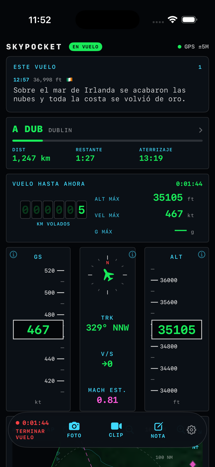 Cabina grabando un vuelo: el dock de vuelo con los botones de terminar, foto, clip y nota, la nota de este vuelo y los instrumentos de cinta en tiempo real